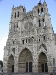 La façade ouest vue du sud-ouest
